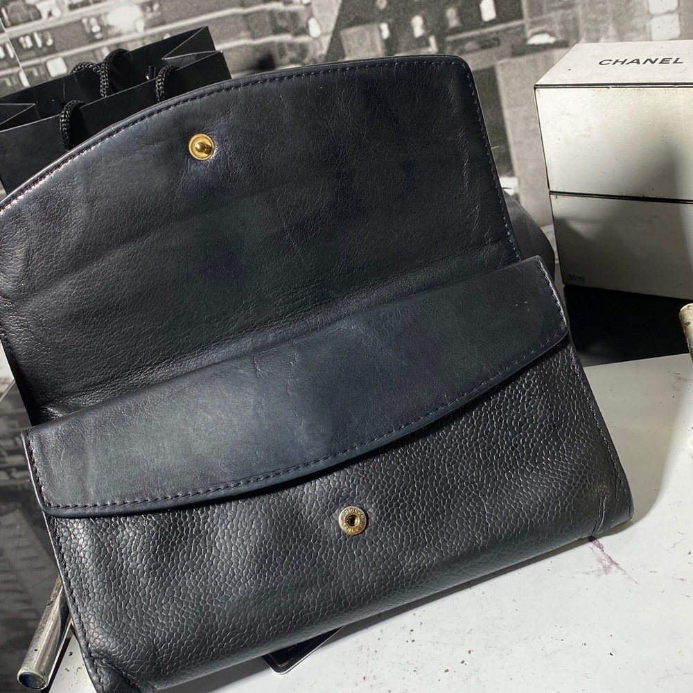 Authentic CHANEL Timeless CC Logo Caviar Leather Purse Wallet - Picture 15 of 17